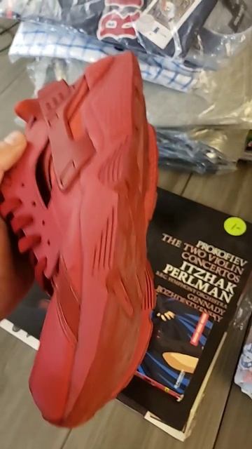 Clearing out all my Nike Shoes смотреть онлайн