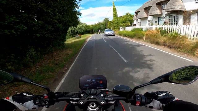 What's it Like Riding a 2022 BMW S1000R Sport смотреть онлайн