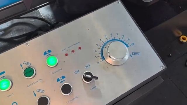 Metaltec MBS 350/50 CH видео работы Автоматического ленточнопильного станка смотреть онлайн
