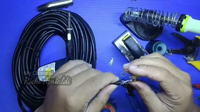 Pembuatan Konektor Kabel MIC dengan Rexona Bekas #service #elektronik #youtube #youtubeshorts смотреть онлайн