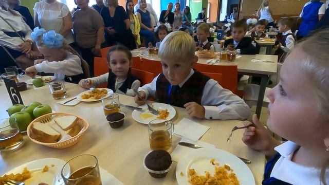 МОЕ ПЕРВОЕ ЗНАКОМСТВО В ЛИЦЕЕ смотреть онлайн
