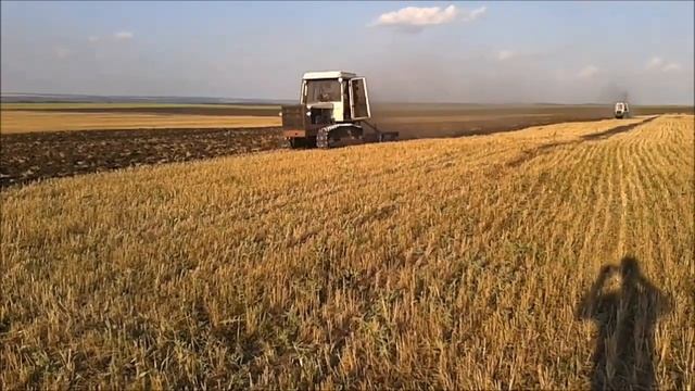 Вспашка зяби гусеничными тракторами Т-4А Т-4А.01 Т-404 смотреть онлайн