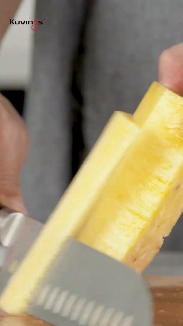 How to make pineapple juice - Kuvings Whole Slow Juicer guide смотреть онлайн