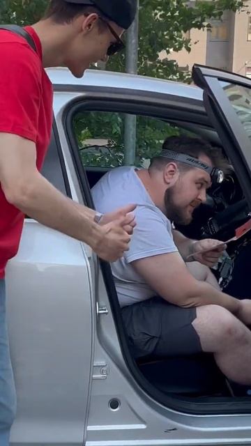 Дарим защитные плёнки случайным людям🔥 смотреть онлайн