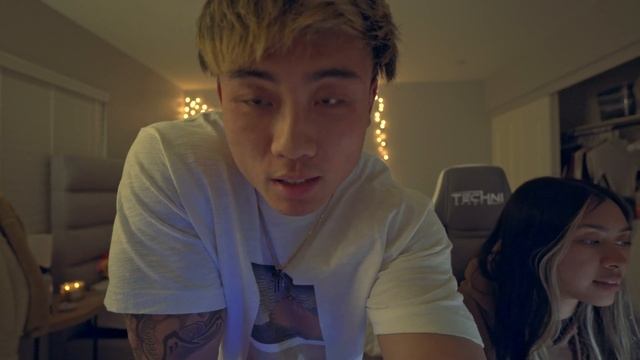 SETTING UP MY GF'S DESK смотреть онлайн