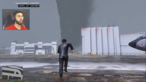 RUNNING FROM A HUGE TORNADO - GTA 5 NATURAL DISASTERS MOD