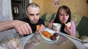 МУКБАНГ ЗАВТРАК ЯИЧНИЦА С КОЛБАСОЙ / ПИРОЖКИ / БУТЕРБРОДЫ / ОВОЩИ / EATING MUKBANG ASMR АСМР