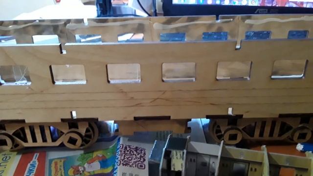 Сборка вагона купе из дерева в масштабе 1/32. смотреть онлайн
