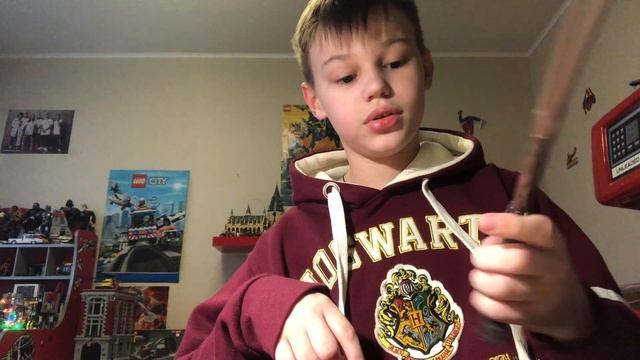 Толстовка Hogwarts и Палочка Harry Potter из Лондона смотреть онлайн
