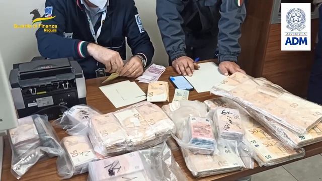 Gdf Ragusa: sequestrati a Pozzallo 230 mila euro nascosti nella ruota di scorta смотреть онлайн