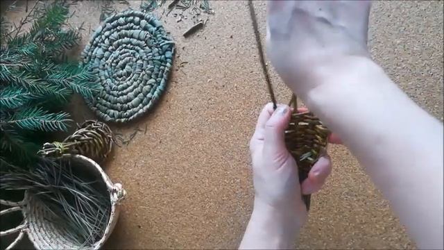 Новогодняя находка из леса Плетем тарелку