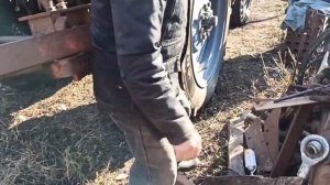 Что сделать, чтобы трактор не  тянуло в пахоту, если регулировки плуга не помогли.