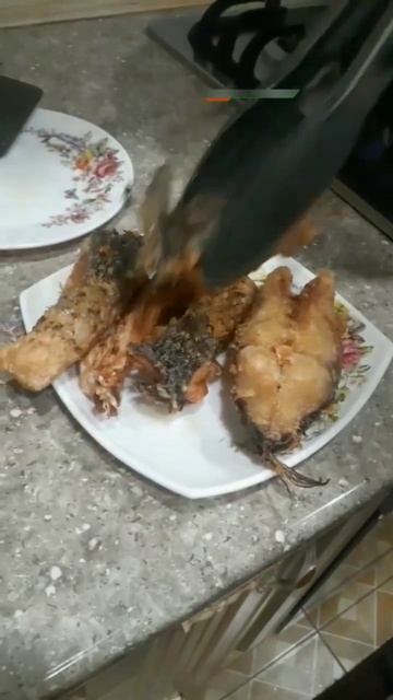 Жареная рыба на сковороде #еда #food #жареная рыба