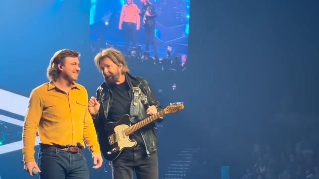 Ronnie Dunn With Morgan Wallen Holding Neon Moon Note! PLEASE HELP ME GET TO 1000 SUBSCRIBERS!