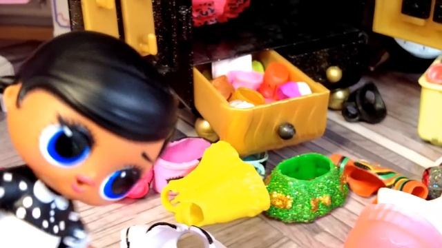 НА СВИДАНИЕ СОБИРАЛАСЬ И ЧУТЬ ДОМА НЕ ОСТАЛАСЬ🤣🤣 Куклы ЛОЛ сюрприз СМЕШНЫЕ мультики Даринелка смотреть онлайн