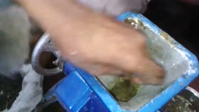 Mini Master 12. C. B. Oil Expeller смотреть онлайн