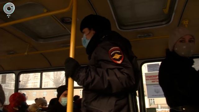 В Новосибирске проводят рейды по соблюдению масочного режима в общественном транспорте смотреть онлайн