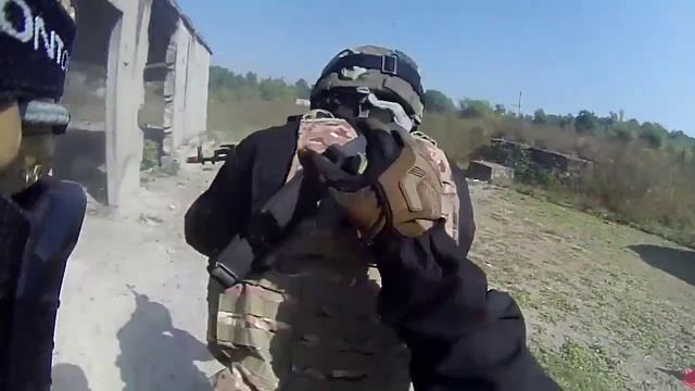 Отработка штурма помещения спецподразделением смотреть онлайн