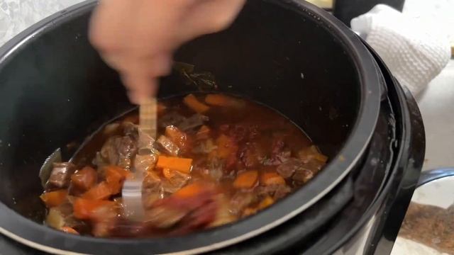ТУШЁННОЕ МЯСО С ОВОЩАМИ В МУЛЬТИВАРКЕ. Очень вкусно. смотреть онлайн