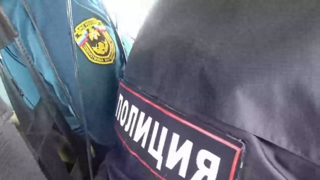 Полицейские на вертолете помогают пожарным фиксировать очаги загорания смотреть онлайн