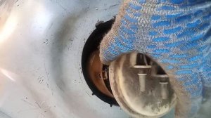 как открутить гайку бензонасоса на Рено Логан кустарным методом.