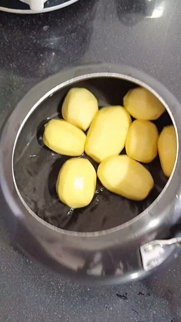 Aloo Boil Karne Ka Best Tarika | How To Boil Potatoes | #shorts #shortvideo #ashuscookingmagic