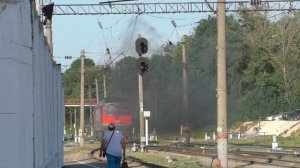 Смена тепловоза ТЭП70-0276 на электровоз ЭП1М-548. Станция Елец. Поезд №479А Санкт-Петербург – Суху