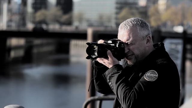 Man Taking Photo with a Camera | Free Copyright Vedio | No copyright footage | Free stock footage смотреть онлайн