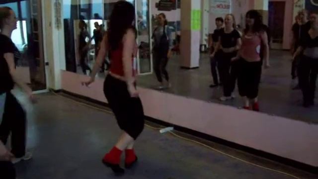 ЮЛЯ ПРЕПОДАЁТ ЖЕНСКУЮ ПЛАСТИКУ--САЛЬСА РЕГЕТОН смотреть онлайн