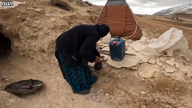 helping hand: the endless support of a videographer to a grandmother and two orphans смотреть онлайн