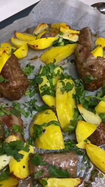 Колбаски с картошкой! Просто и вкусно!  Готовим вместе. Вот это Кухня!