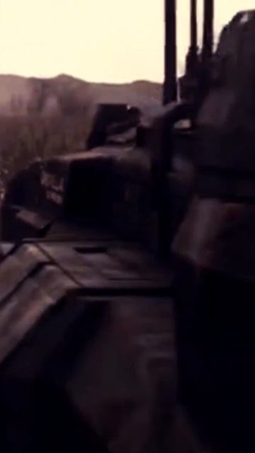 #Мила Йовович бежит от орды зомби над ней издевается амбрелла #🧟♂️shorts смотреть онлайн