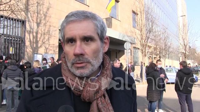 Ucraina, a Milano i consoli europei manifestano davanti al consolato смотреть онлайн