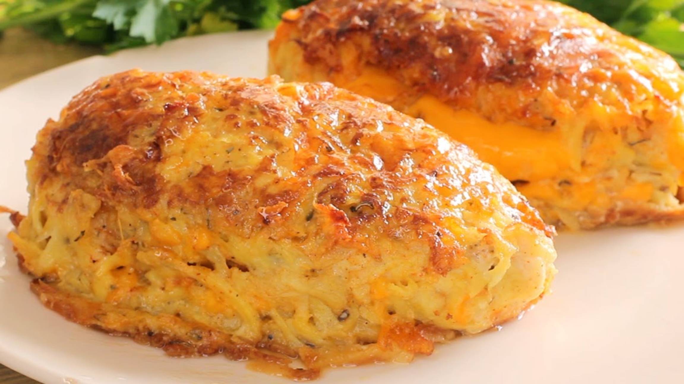 Такого сочного куриного филе я еще не ела. Куриная грудка с картофелем и сыром. Вкуснятина! смотреть онлайн