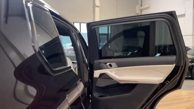 Bmw X7 - M50i*MASÁŽ*ZÁRUKA*SKYLOUNGE*LASER смотреть онлайн