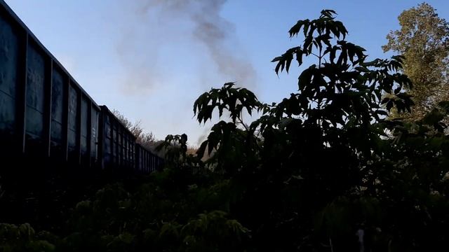 2ТЕ10М-3209+2TE116-1063 з вантажним поїздом / 2TE10M-3209+2TE116-1063 with cargo train смотреть онлайн