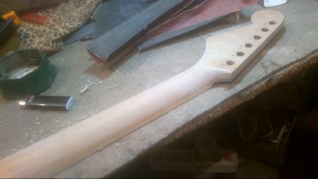 Работа над грифом электрогитары. смотреть онлайн