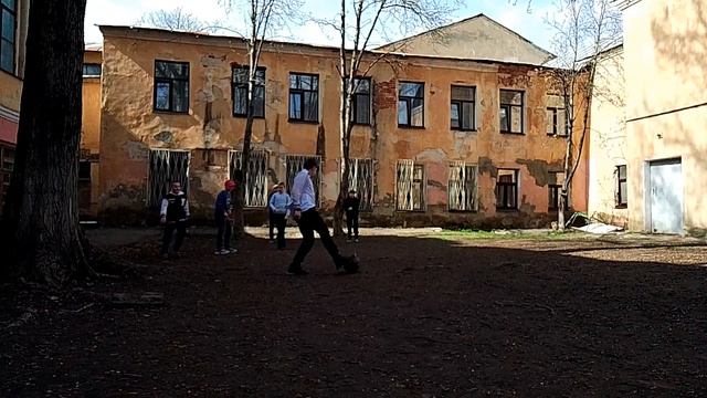 Дети играет футбол 3-4-5 Классики на улице школе ⚽⚽⚽ ролик 2025 г. смотреть онлайн