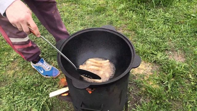 ОТКРЫТИЕ СЕЗОНА НА ДАЧЕ. КАРТОШКА С КОЛБАСКАМИ НА КАЗАНЕ