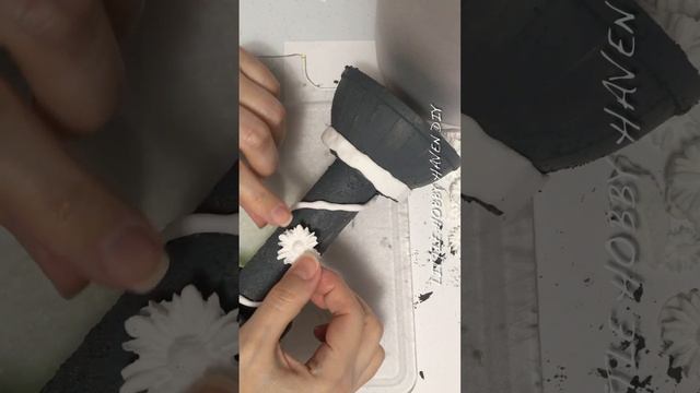 DIY Dollhouse Bird Bath Using Miniverse Make It Mini Capsule | Baño De Pájaros Miniatura