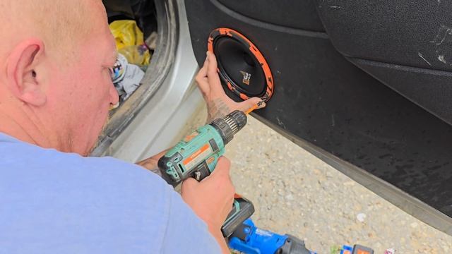 Замена штатных задних динамиков в Lada Largus на Gryphon Pro 165 Neo от DL Audio