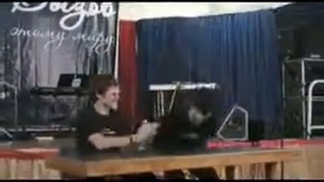 Вот это пацаны Отожгли! Чувство ритма явно есть! смотреть онлайн