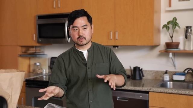 We Judge Each Other's Sandwiches смотреть онлайн