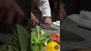 Паста Том Ям — это острая паста на основе перца чили, широко применяемая в тайской кухне.