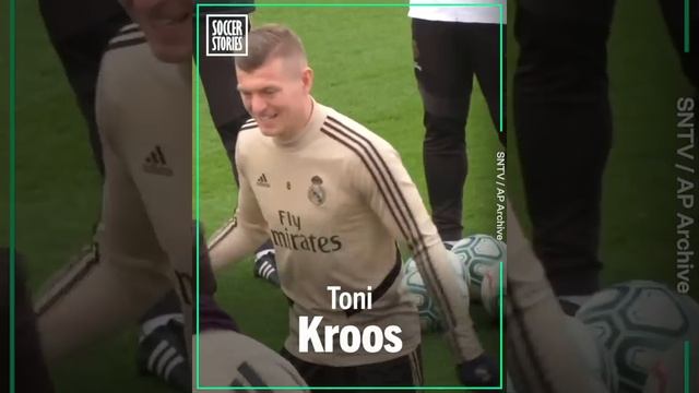 13 players who play with small shin guards | Oh My Goal смотреть онлайн
