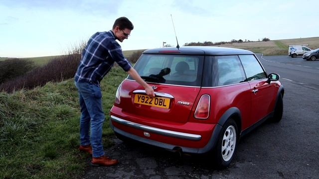 New MINI Is 20 Years Old! Is It A Classic? (2001 Y-Reg R50 Cooper Road Test)