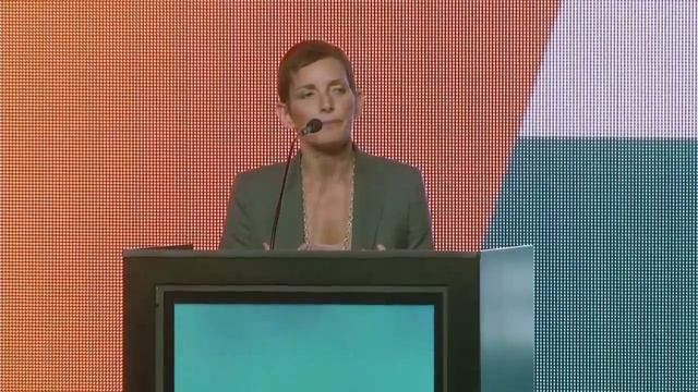 Maureen Chiquet: How to Have "Courageous Conversations" with Your Team смотреть онлайн