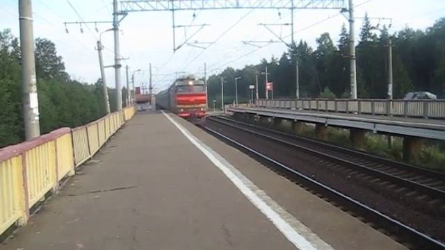 Электровоз ЧС2Т-999 с поездом "Мегаполис" СПб- Москва смотреть онлайн