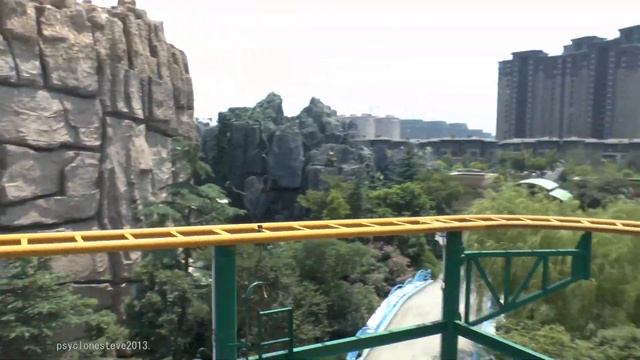 Whirling Dinosaur Car, China Dinosaurs Park 2013.  热舞恐龙车, 中华恐龙园.