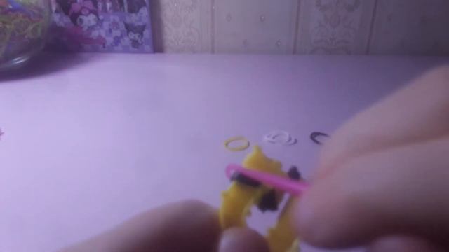 Делаем из резинок пчелку, в следующем видео будет бабочка!